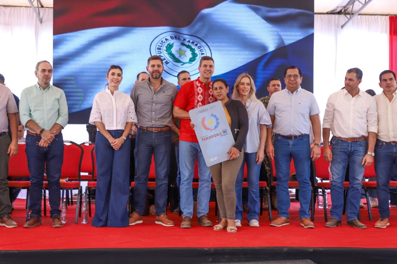 MDS entregó 1.683 tarjetas a nuevas familias de Tekoporã Mbarete en Paraguarí