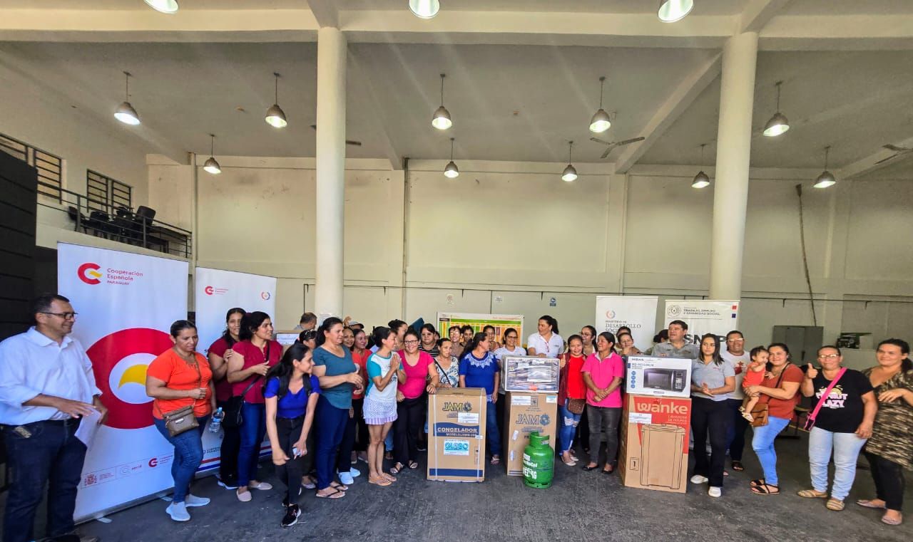 MDS fortalece empoderamiento económico de mujeres con entrega de tecnologías de ahorro de tiempo