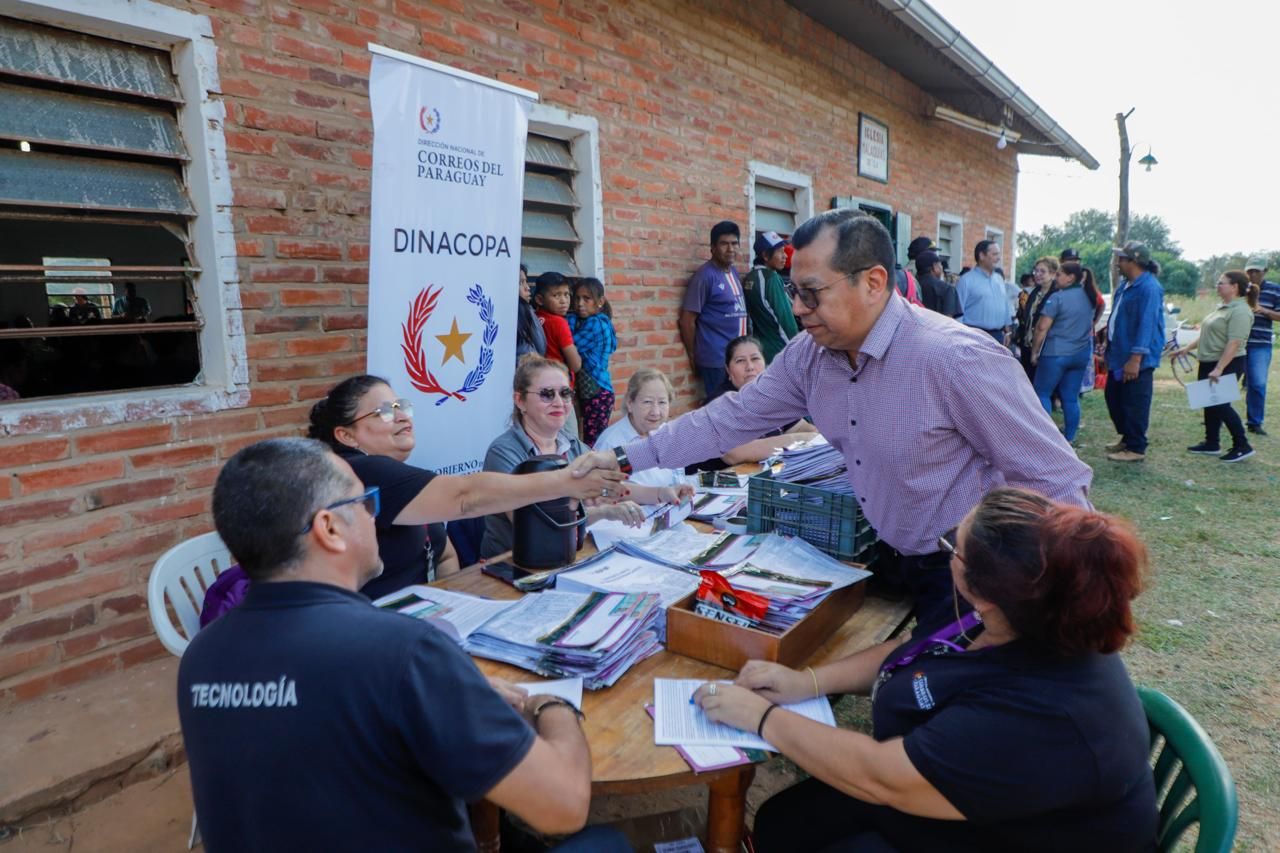 Tekoporã planifica entrega de tarjetas para que el 100% de participantes acceda al cobro vía red bancaria