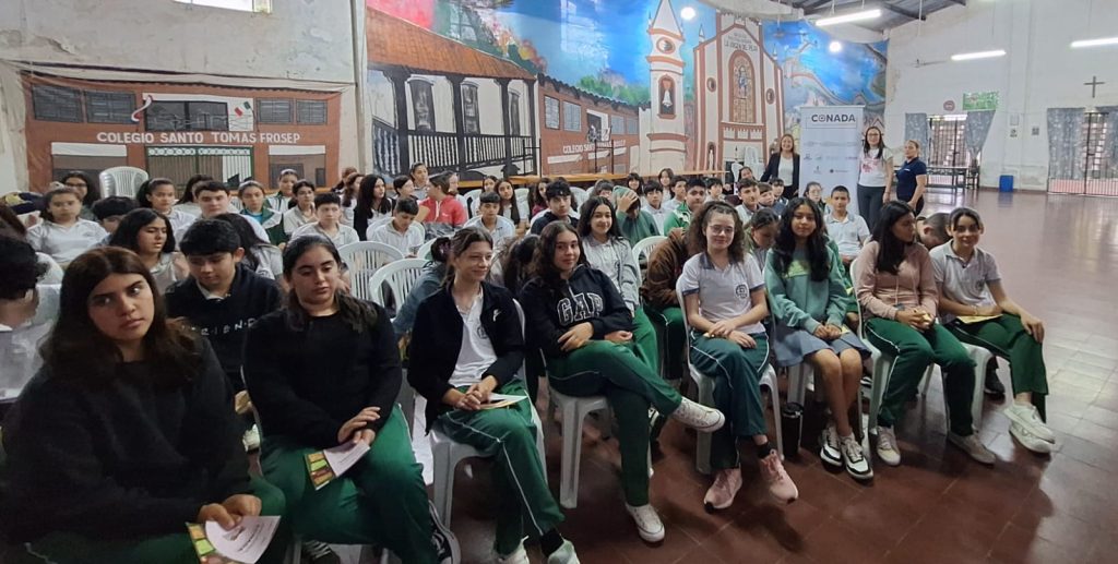 Charla para evitar el desperdicio de alimentos con jóvenes en Pilar