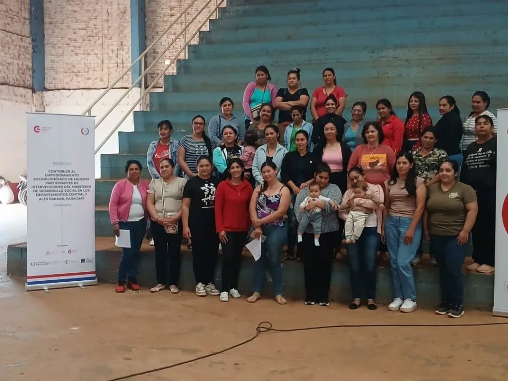 Mujeres de Alto Paraná se capacitaron sobre empoderamiento económico y social