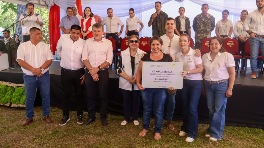 Entrega de capital semilla refuerza inversión social del Gobierno del Paraguay para la reducción de la pobreza